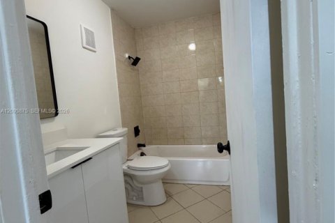 Commercial property in Miami, Florida 208.66 sq.m. № 2382777 - photo 11