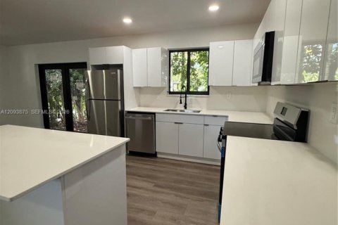 Commercial property in Miami, Florida 208.66 sq.m. № 2382777 - photo 22