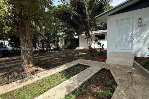 Commercial property in Miami, Florida 208.66 sq.m. № 2382777 - photo 30