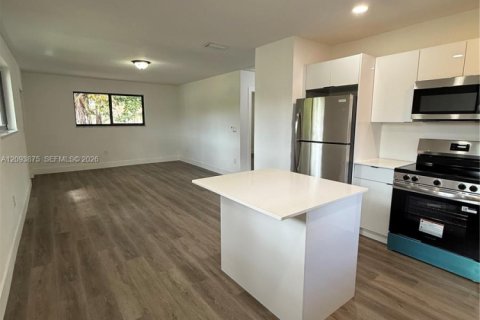Commercial property in Miami, Florida 208.66 sq.m. № 2382777 - photo 15