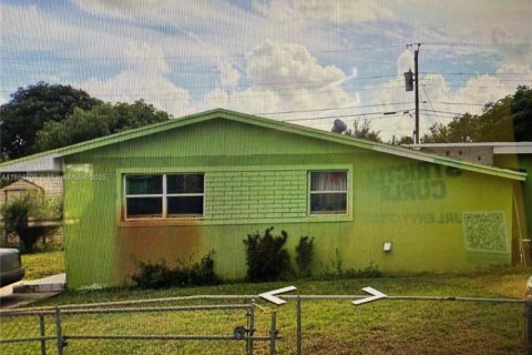 Villa ou maison à vendre à Miami Gardens, Floride: 4 chambres, 135.82 m2 № 1920391 - photo 1