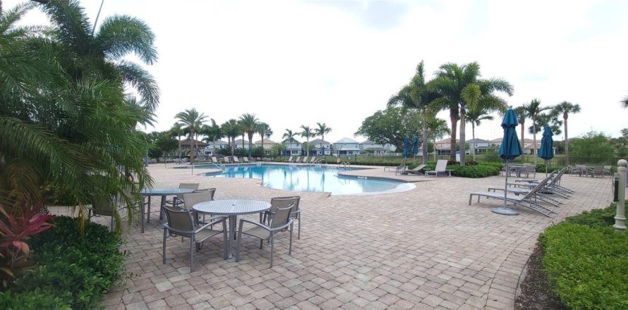 House in Hollywood, Florida 4 bedrooms, 174.1 sq.m. № 1180137