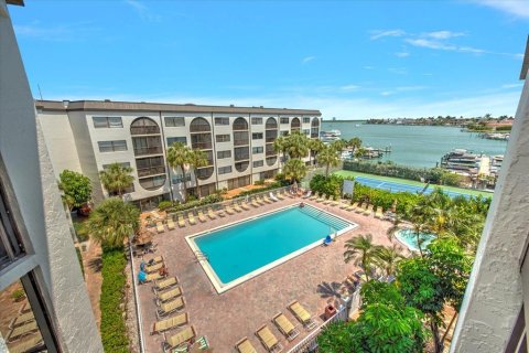 Condo in Marco Island, Florida, 1 bedroom  № 2208025 - photo 21
