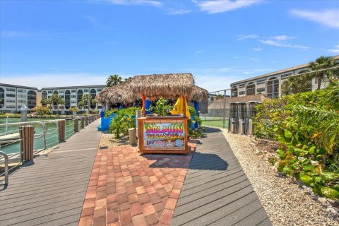Condo in Marco Island, Florida, 1 bedroom  № 2208025 - photo 27