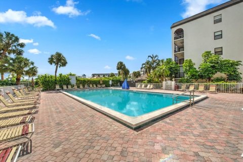 Condo in Marco Island, Florida, 1 bedroom  № 2208025 - photo 24