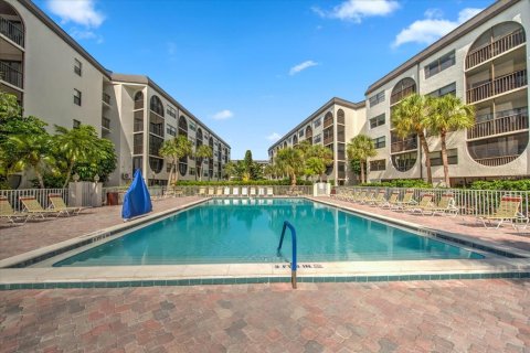 Condo in Marco Island, Florida, 1 bedroom  № 2208025 - photo 22