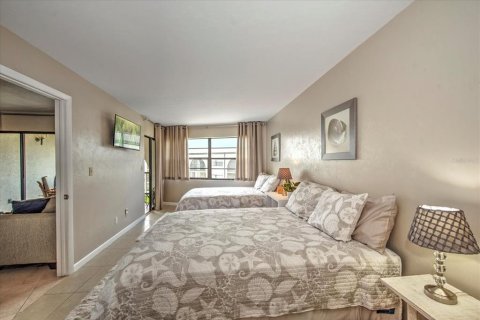 Condo in Marco Island, Florida, 1 bedroom  № 2208025 - photo 17