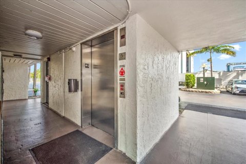 Condo in Marco Island, Florida, 1 bedroom  № 2208025 - photo 3