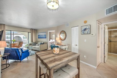 Condo in Marco Island, Florida, 1 bedroom  № 2208025 - photo 10