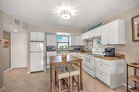 Condo in Marco Island, Florida, 1 bedroom  № 2208025 - photo 15