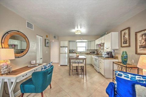 Condo in Marco Island, Florida, 1 bedroom  № 2208025 - photo 13