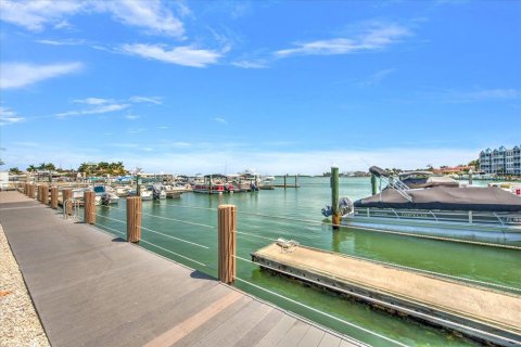 Condo in Marco Island, Florida, 1 bedroom  № 2208025 - photo 25