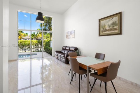 Townhouse in Aventura, Florida 3 bedrooms, 297.29 sq.m. № 1953492 - photo 12