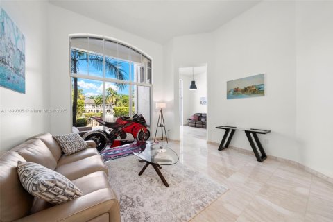 Townhouse in Aventura, Florida 3 bedrooms, 297.29 sq.m. № 1953492 - photo 11