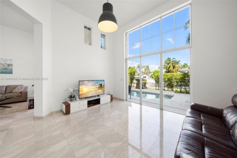 Townhouse in Aventura, Florida 3 bedrooms, 297.29 sq.m. № 1953492 - photo 13