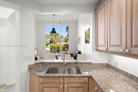 Townhouse in Aventura, Florida 3 bedrooms, 297.29 sq.m. № 1953492 - photo 24