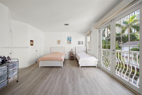 Townhouse in Aventura, Florida 3 bedrooms, 297.29 sq.m. № 1953492 - photo 30