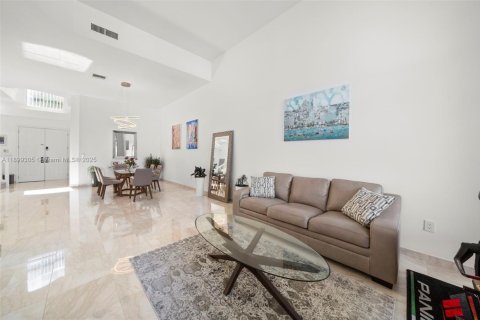 Townhouse in Aventura, Florida 3 bedrooms, 297.29 sq.m. № 1953492 - photo 10