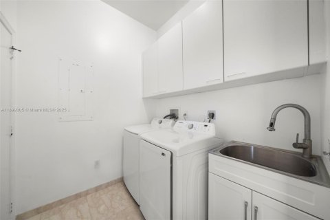 Townhouse in Aventura, Florida 3 bedrooms, 297.29 sq.m. № 1953492 - photo 28