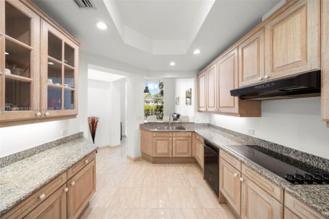Townhouse in Aventura, Florida 3 bedrooms, 297.29 sq.m. № 1953492 - photo 25