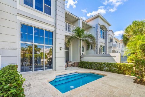 Townhouse in Aventura, Florida 3 bedrooms, 297.29 sq.m. № 1953492 - photo 14