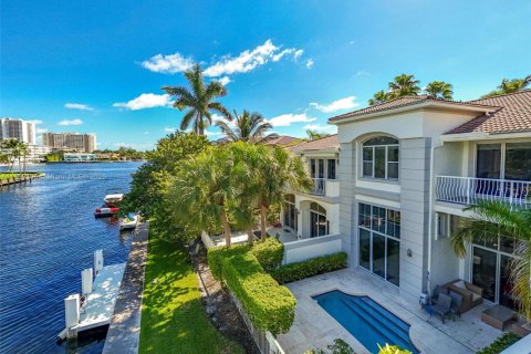 Townhouse in Aventura, Florida 3 bedrooms, 297.29 sq.m. № 1953492 - photo 1