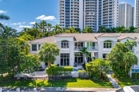 Townhouse in Aventura, Florida 3 bedrooms, 297.29 sq.m. № 1953492 - photo 2