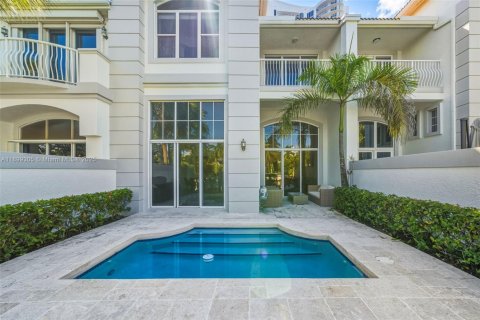 Townhouse in Aventura, Florida 3 bedrooms, 297.29 sq.m. № 1953492 - photo 15