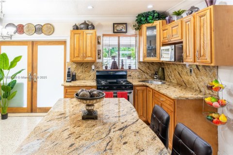 House in West Miami, Florida 3 bedrooms, 109.16 sq.m. № 1854766 - photo 4