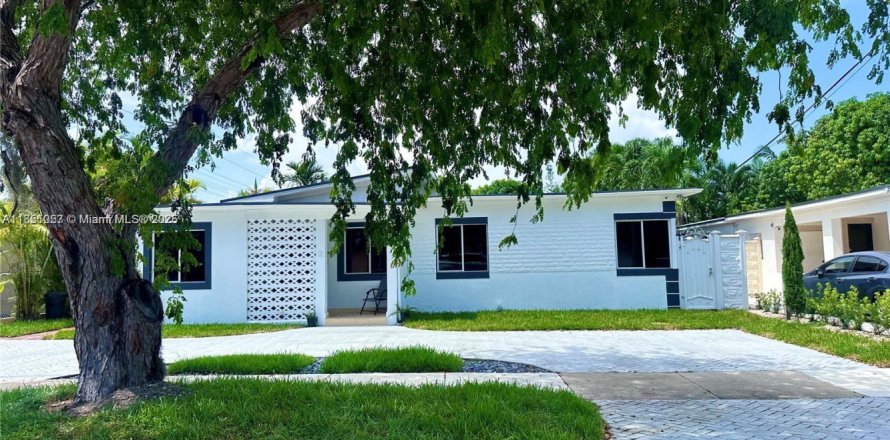 House in West Miami, Florida 3 bedrooms, 109.16 sq.m. № 1854766