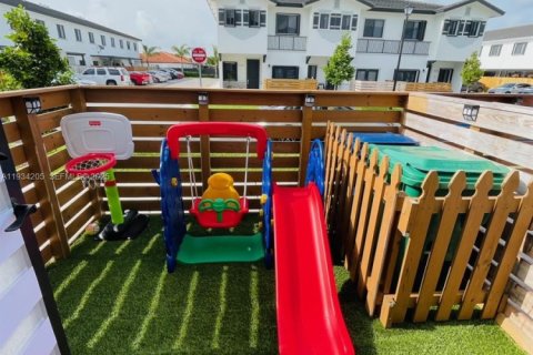 Townhouse in Homestead, Florida 3 bedrooms, 135.92 sq.m. № 1992645 - photo 4