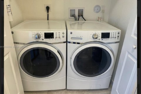 Townhouse in Homestead, Florida 3 bedrooms, 135.92 sq.m. № 1992645 - photo 10