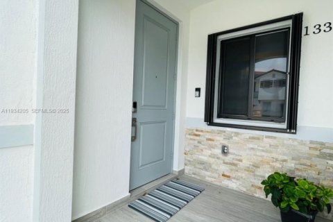 Townhouse in Homestead, Florida 3 bedrooms, 135.92 sq.m. № 1992645 - photo 2