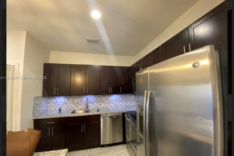 Townhouse in Homestead, Florida 3 bedrooms, 135.92 sq.m. № 1992645 - photo 7