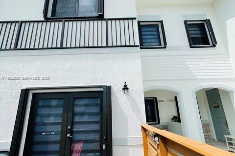 Townhouse in Homestead, Florida 3 bedrooms, 135.92 sq.m. № 1992645 - photo 3