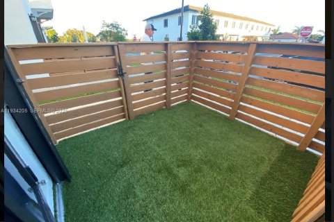 Townhouse in Homestead, Florida 3 bedrooms, 135.92 sq.m. № 1992645 - photo 5