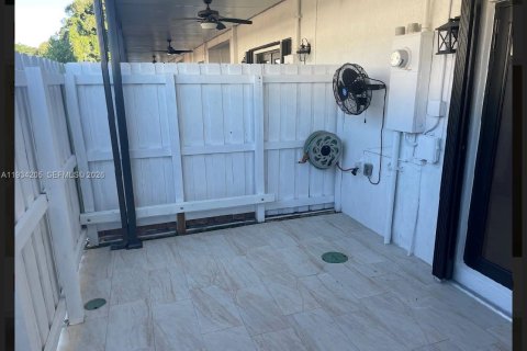 Adosado en venta en Homestead, Florida, 3 dormitorios, 135.92 m2 № 1992645 - foto 20