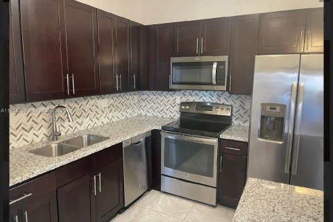 Townhouse in Homestead, Florida 3 bedrooms, 135.92 sq.m. № 1992645 - photo 6