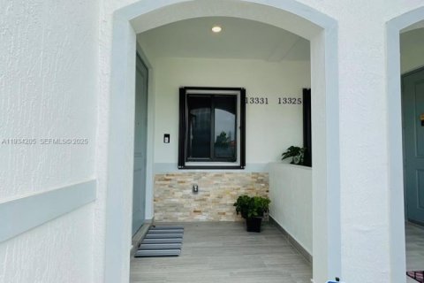 Townhouse in Homestead, Florida 3 bedrooms, 135.92 sq.m. № 1992645