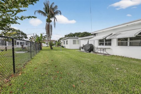 House in Tamarac, Florida 2 bedrooms, 106.19 sq.m. № 2052309 - photo 29