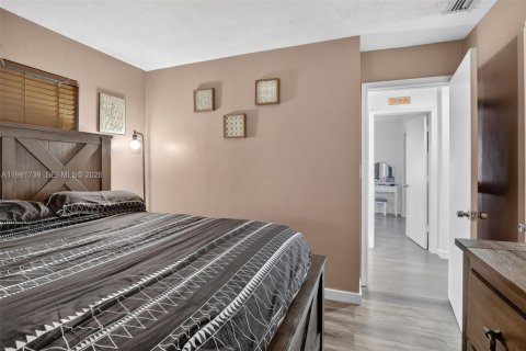 House in Tamarac, Florida 2 bedrooms, 106.19 sq.m. № 2052309 - photo 18