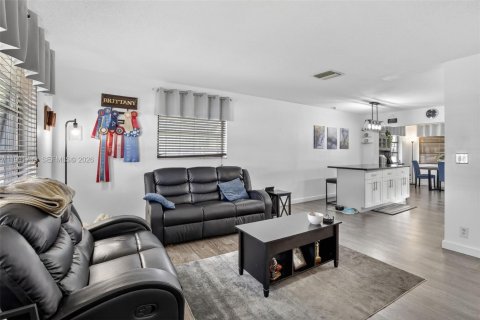 House in Tamarac, Florida 2 bedrooms, 106.19 sq.m. № 2052309 - photo 5