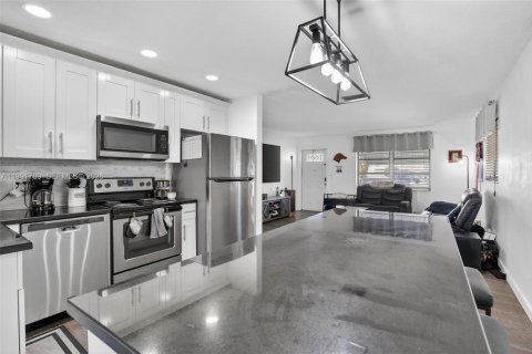 House in Tamarac, Florida 2 bedrooms, 106.19 sq.m. № 2052309 - photo 11