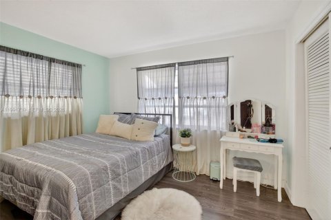 House in Tamarac, Florida 2 bedrooms, 106.19 sq.m. № 2052309 - photo 20