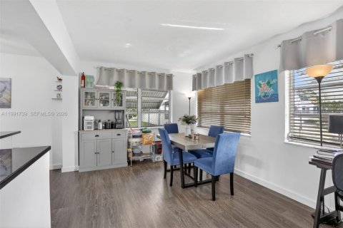 House in Tamarac, Florida 2 bedrooms, 106.19 sq.m. № 2052309 - photo 15