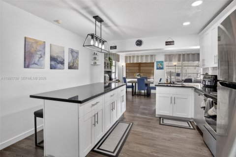 House in Tamarac, Florida 2 bedrooms, 106.19 sq.m. № 2052309 - photo 8