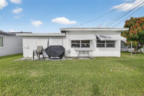 House in Tamarac, Florida 2 bedrooms, 106.19 sq.m. № 2052309 - photo 27