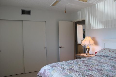 Condo in Clearwater, Florida, 2 bedrooms  № 2239789 - photo 23