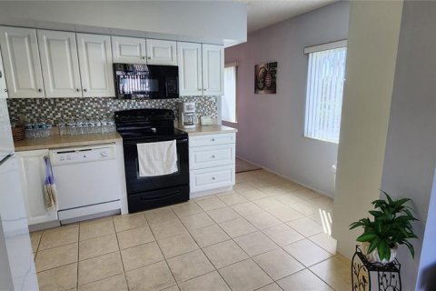 Condo in Clearwater, Florida, 2 bedrooms  № 2239789 - photo 12