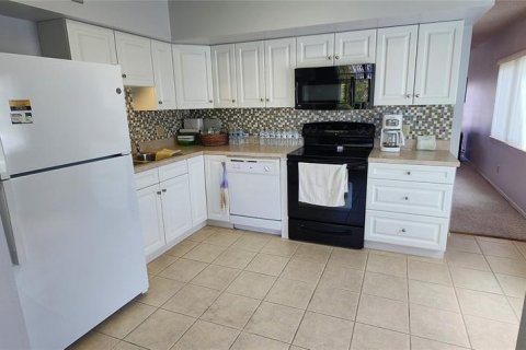 Condo in Clearwater, Florida, 2 bedrooms  № 2239789 - photo 11